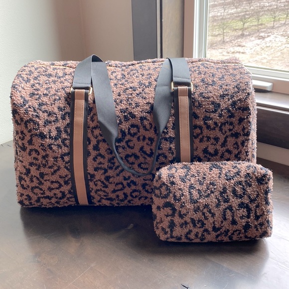New In Bag! Beige leopard weekender duffle and matching makeup bag. - Picture 3 of 8